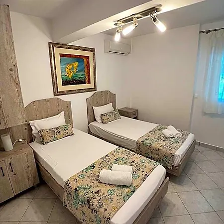 Alexandros Hotell 2*